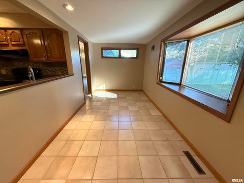 Tiny photo for 212 S 12TH Street, Herrin, IL 62948 (MLS # EB460325)