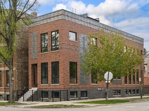 Photo of 1900 W Cortland Avenue, Chicago, IL 60622 (MLS # 12626290)