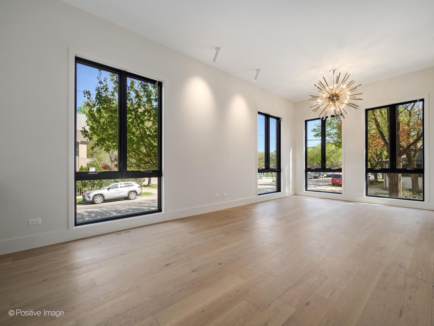 1900 W Cortland Avenue