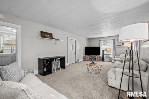 Tiny photo for 2611 GRAND Avenue, Davenport, IA 52803 (MLS # QC4268178)