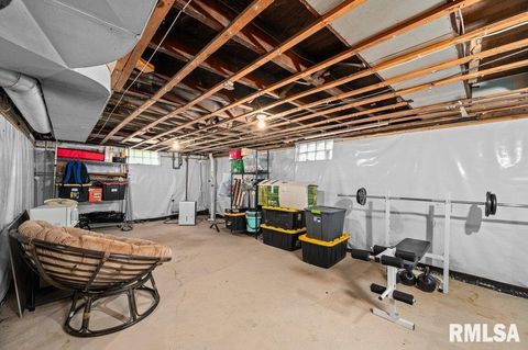 Tiny photo for 2611 GRAND Avenue, Davenport, IA 52803 (MLS # QC4268178)