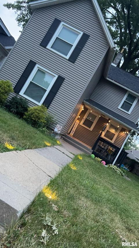 Tiny photo for 2611 GRAND Avenue, Davenport, IA 52803 (MLS # QC4268178)