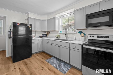 Tiny photo for 2611 GRAND Avenue, Davenport, IA 52803 (MLS # QC4268178)