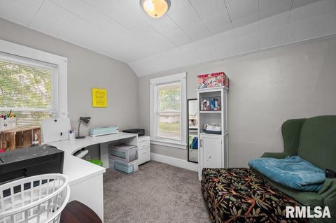 Tiny photo for 2611 GRAND Avenue, Davenport, IA 52803 (MLS # QC4268178)