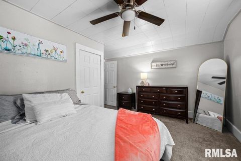 Tiny photo for 2611 GRAND Avenue, Davenport, IA 52803 (MLS # QC4268178)