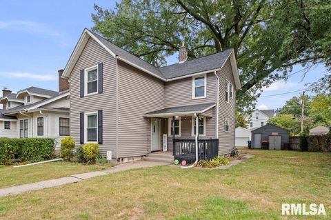 Tiny photo for 2611 GRAND Avenue, Davenport, IA 52803 (MLS # QC4268178)