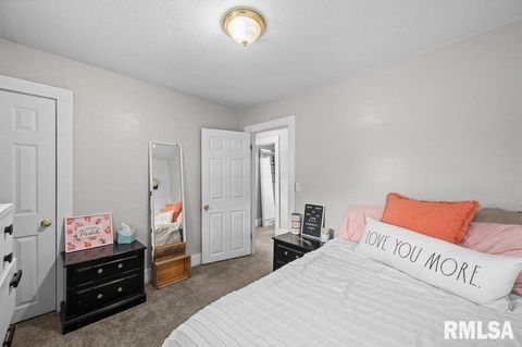 Tiny photo for 2611 GRAND Avenue, Davenport, IA 52803 (MLS # QC4268178)