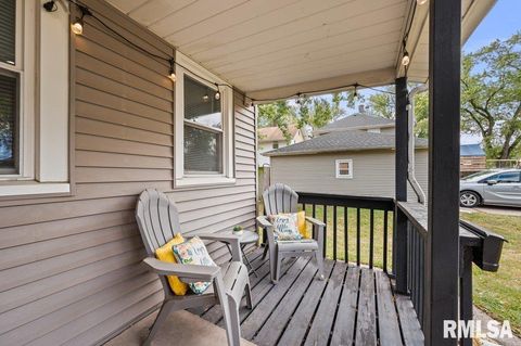 Tiny photo for 2611 GRAND Avenue, Davenport, IA 52803 (MLS # QC4268178)