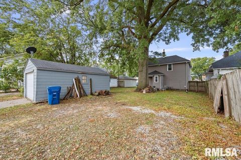 Tiny photo for 2611 GRAND Avenue, Davenport, IA 52803 (MLS # QC4268178)