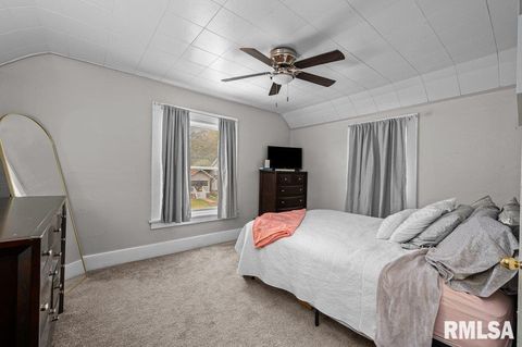 Tiny photo for 2611 GRAND Avenue, Davenport, IA 52803 (MLS # QC4268178)