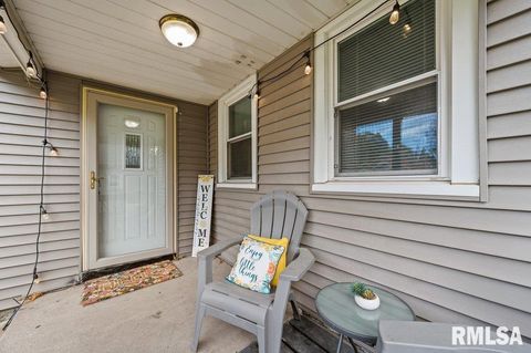 Tiny photo for 2611 GRAND Avenue, Davenport, IA 52803 (MLS # QC4268178)