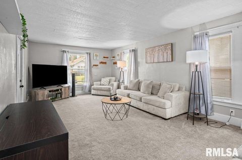 Tiny photo for 2611 GRAND Avenue, Davenport, IA 52803 (MLS # QC4268178)