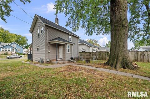 Tiny photo for 2611 GRAND Avenue, Davenport, IA 52803 (MLS # QC4268178)
