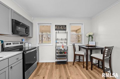 Tiny photo for 2611 GRAND Avenue, Davenport, IA 52803 (MLS # QC4268178)