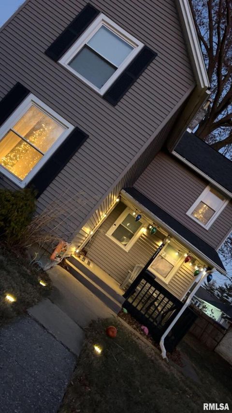 Tiny photo for 2611 GRAND Avenue, Davenport, IA 52803 (MLS # QC4268178)