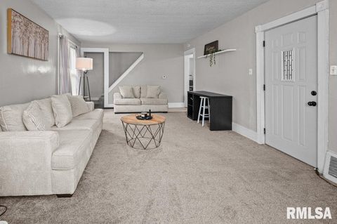 Tiny photo for 2611 GRAND Avenue, Davenport, IA 52803 (MLS # QC4268178)