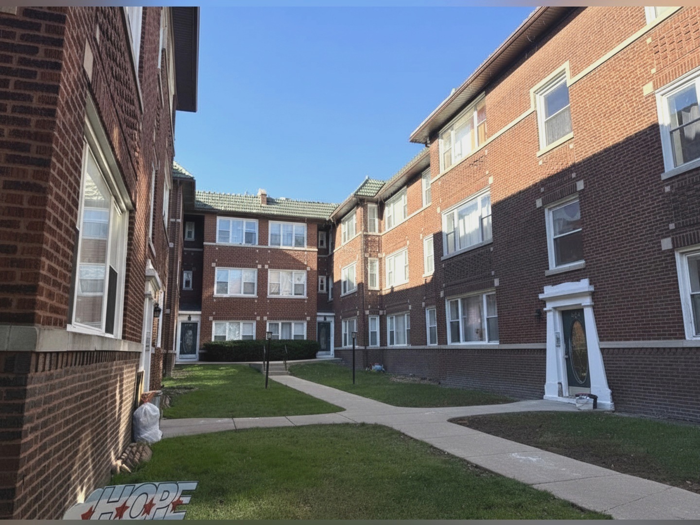 4652 N Saint Louis Avenue 3E