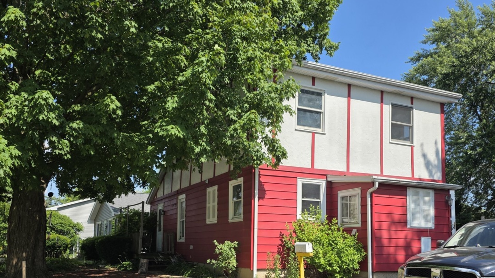 302 Dee Road