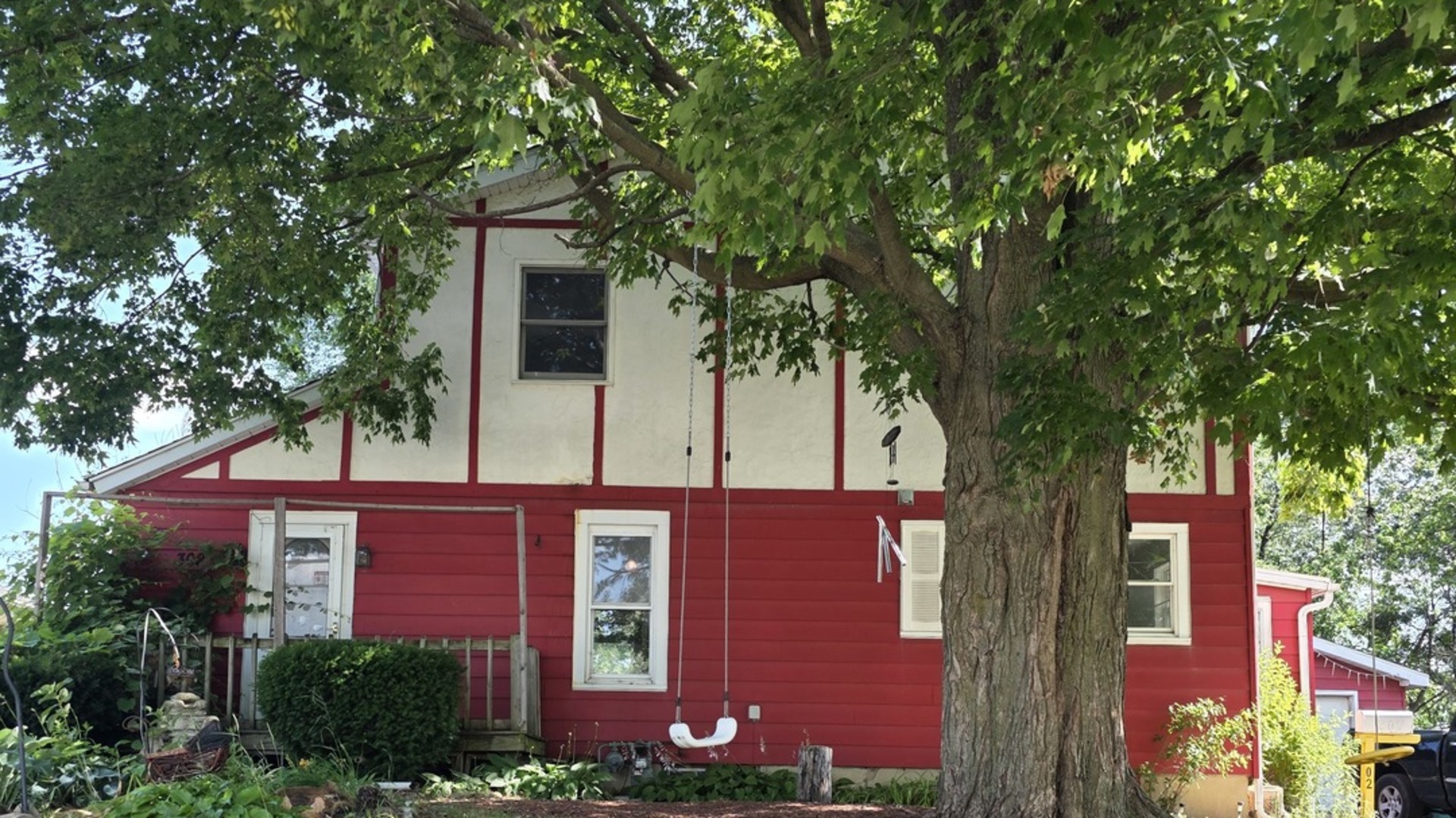 302 Dee Road