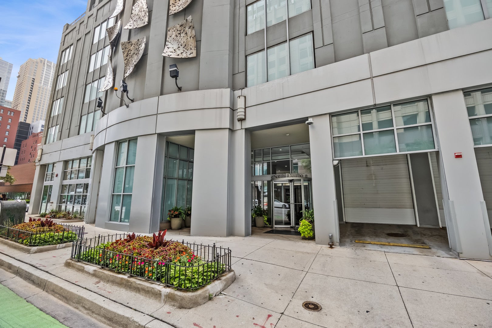 600 N Dearborn Street 1805