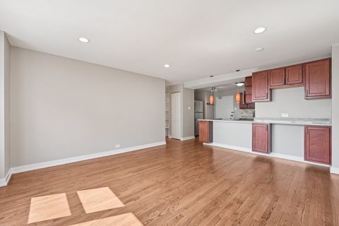 Tiny photo for 2909 N SHERIDAN Road #908, Chicago, IL 60657 (MLS # 12432626)