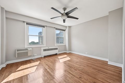 Tiny photo for 2909 N SHERIDAN Road #908, Chicago, IL 60657 (MLS # 12432626)