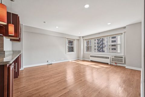 Tiny photo for 2909 N SHERIDAN Road #908, Chicago, IL 60657 (MLS # 12432626)