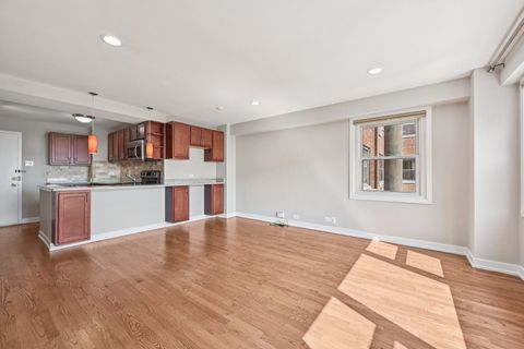 Tiny photo for 2909 N SHERIDAN Road #908, Chicago, IL 60657 (MLS # 12432626)