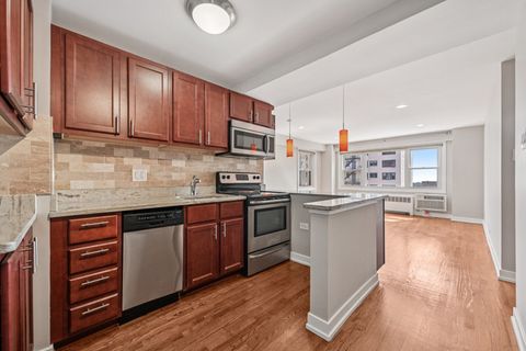 Tiny photo for 2909 N SHERIDAN Road #908, Chicago, IL 60657 (MLS # 12432626)