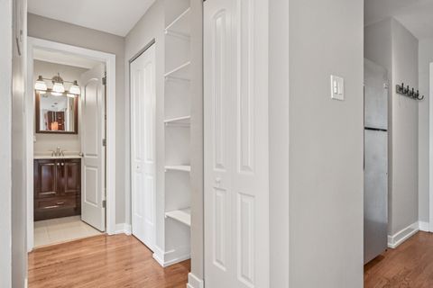 Tiny photo for 2909 N SHERIDAN Road #908, Chicago, IL 60657 (MLS # 12432626)