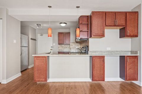 Tiny photo for 2909 N SHERIDAN Road #908, Chicago, IL 60657 (MLS # 12432626)