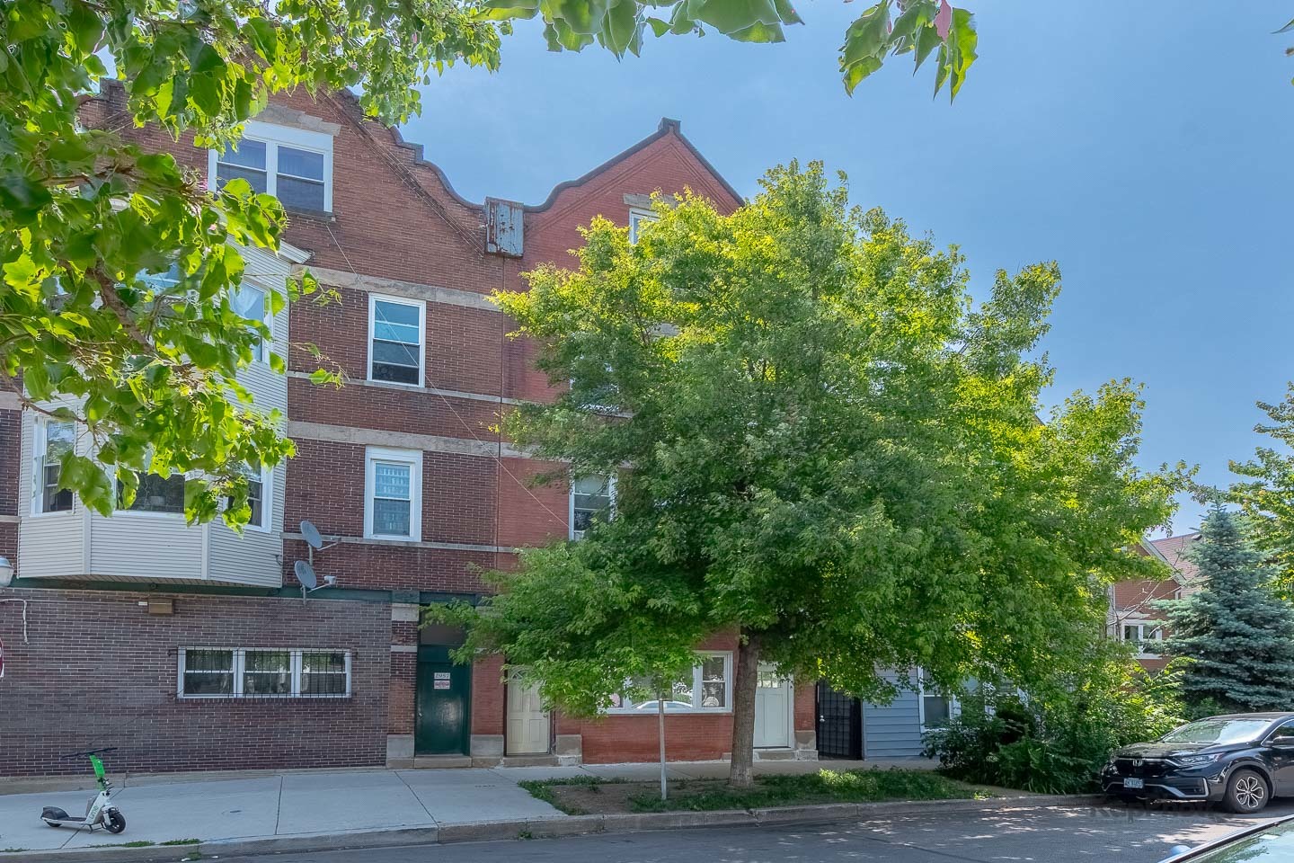 2955 N Spaulding Avenue