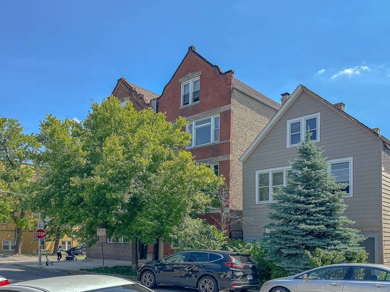 2955 N Spaulding Avenue
