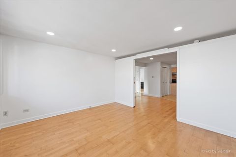 Tiny photo for 8802 Briar Court #3A, Des Plaines, IL 60016 (MLS # 12532978)