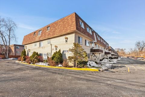 Tiny photo for 8802 Briar Court #3A, Des Plaines, IL 60016 (MLS # 12532978)