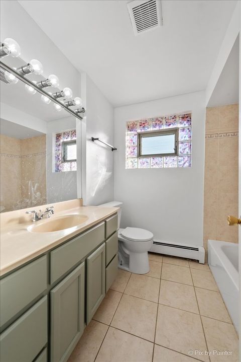 Tiny photo for 8802 Briar Court #3A, Des Plaines, IL 60016 (MLS # 12532978)