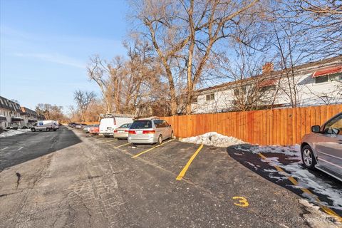 Tiny photo for 8802 Briar Court #3A, Des Plaines, IL 60016 (MLS # 12532978)