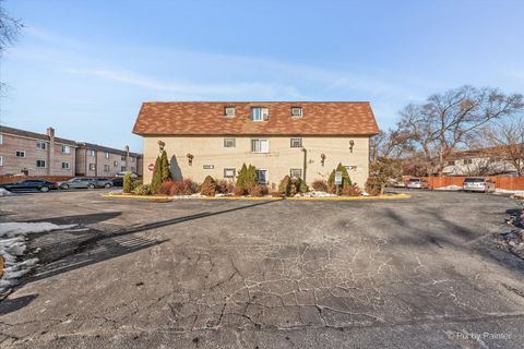 Tiny photo for 8802 Briar Court #3A, Des Plaines, IL 60016 (MLS # 12532978)