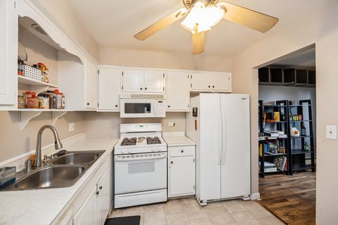 Tiny photo for 7231 Wolf Road #310C, Indian Head Park, IL 60525 (MLS # 12487728)