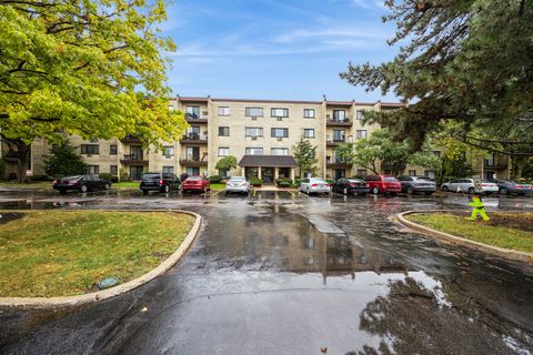 Photo of 7231 Wolf Road #310C, Indian Head Park, IL 60525 (MLS # 12487728)