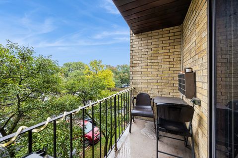 Tiny photo for 7231 Wolf Road #310C, Indian Head Park, IL 60525 (MLS # 12487728)