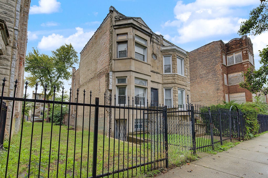 3621 W LEXINGTON Street