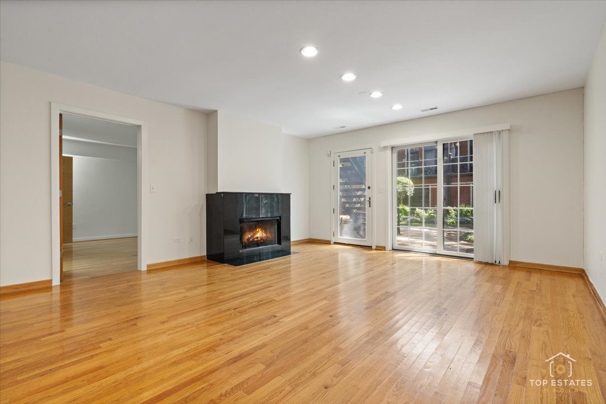 1812 S Dearborn Street 10