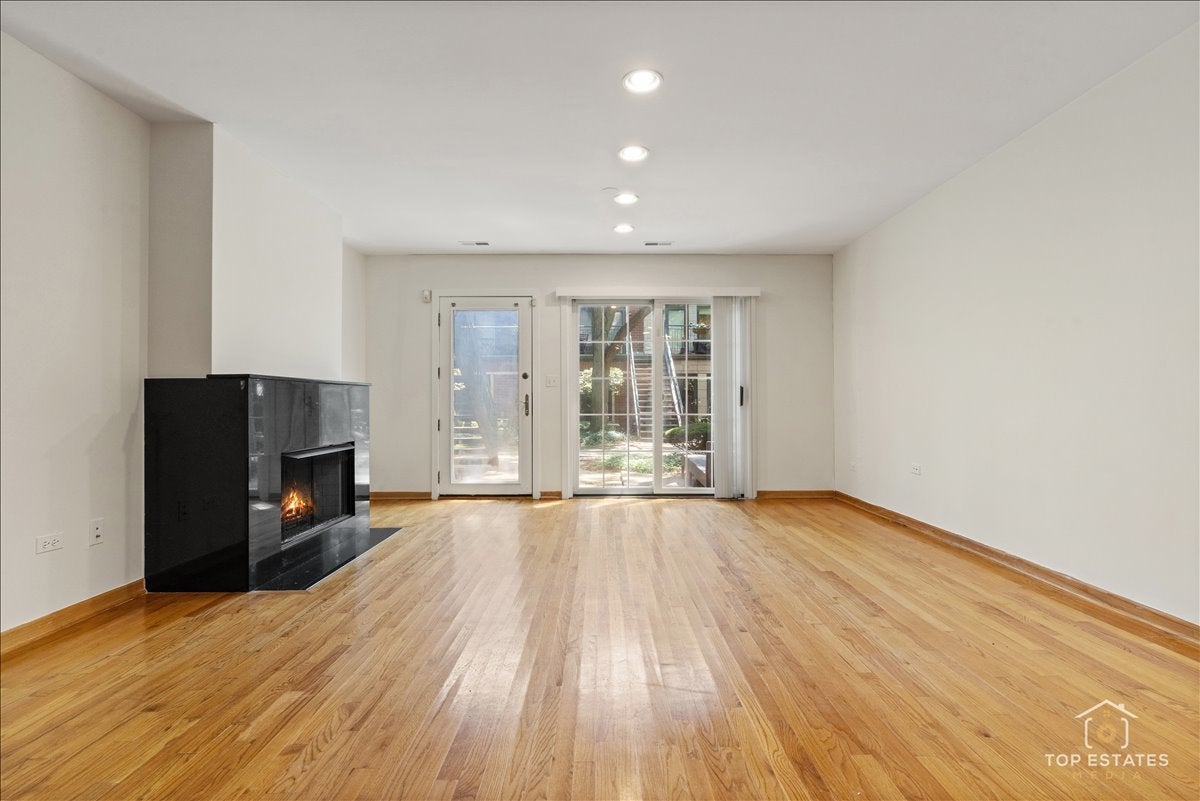 1812 S Dearborn Street 10