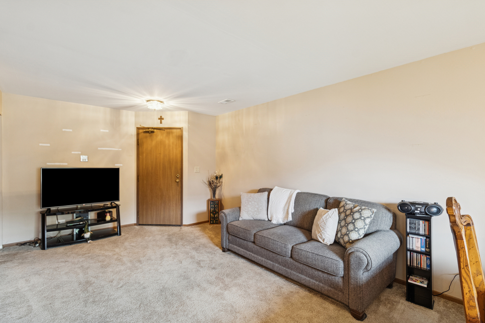 Streamwood, Illinois 60107, United States, 2 Bedrooms Bedrooms, ,1 BathroomBathrooms,Residential,Active,240115