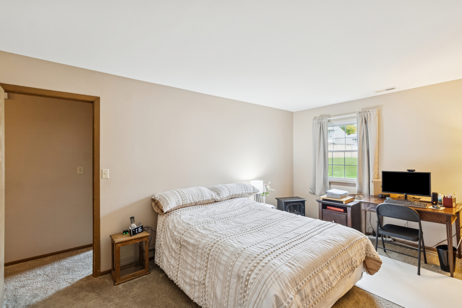 Streamwood, Illinois 60107, United States, 2 Bedrooms Bedrooms, ,1 BathroomBathrooms,Residential,Active,240115