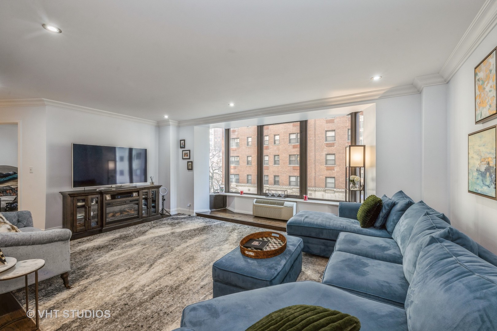 40 E Delaware Place 501