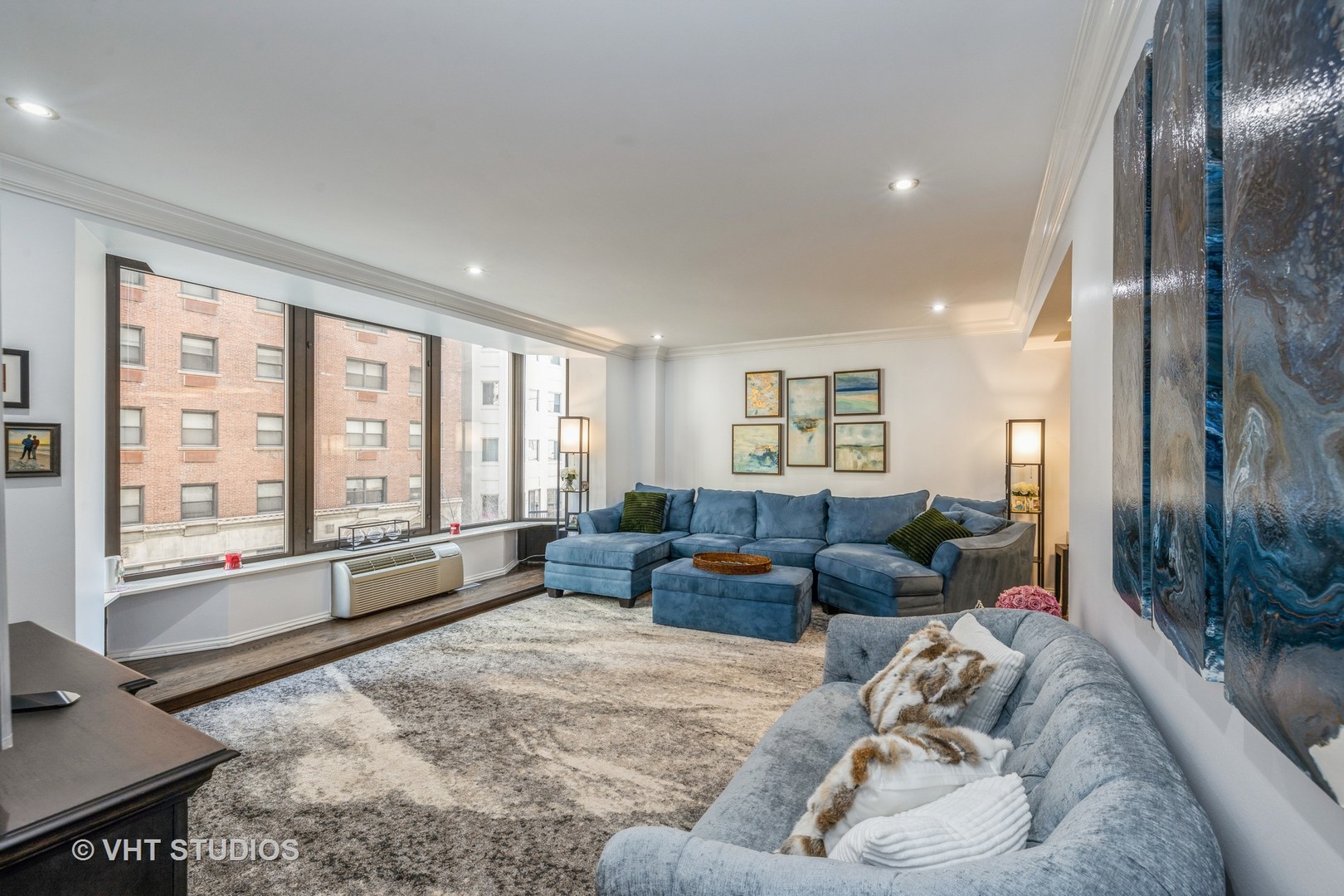 40 E Delaware Place 501