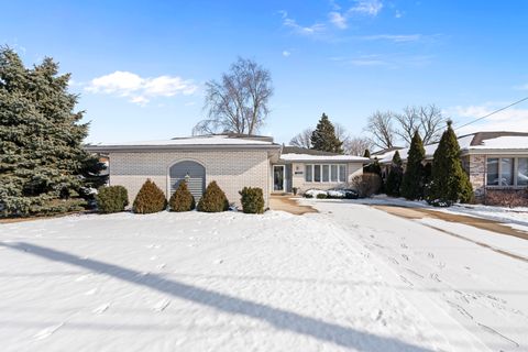 Tiny photo for 9109 Crescent Court, Oak Lawn, IL 60453 (MLS # 12546075)
