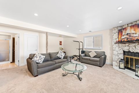 Tiny photo for 9109 Crescent Court, Oak Lawn, IL 60453 (MLS # 12546075)